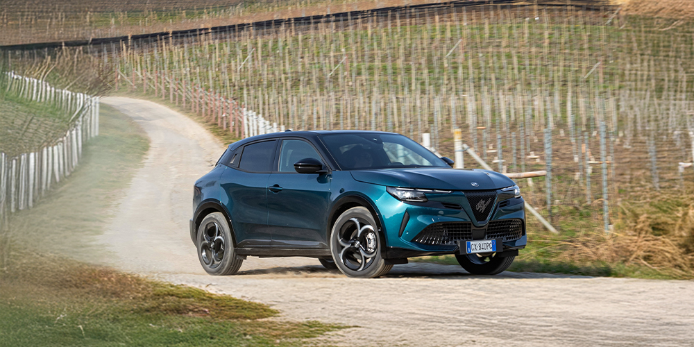 Alfa Romeo Junior - Junior Ibrida - Video sur l'ADN du BEV MY24